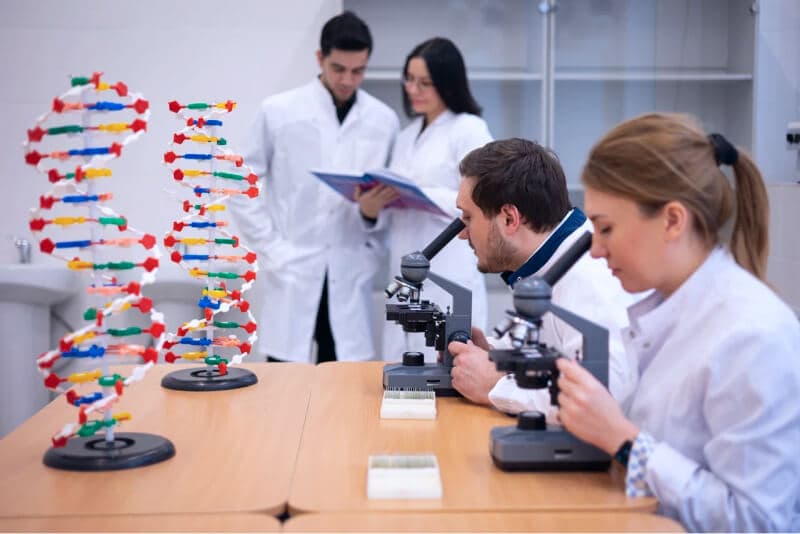Medical microscopy laboratory training
