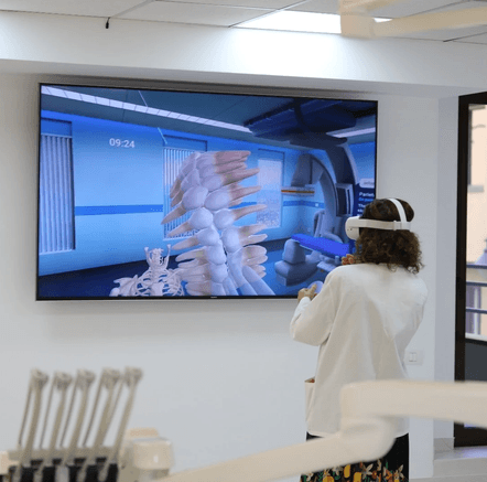 Carol Davila University virtual-reality medical training