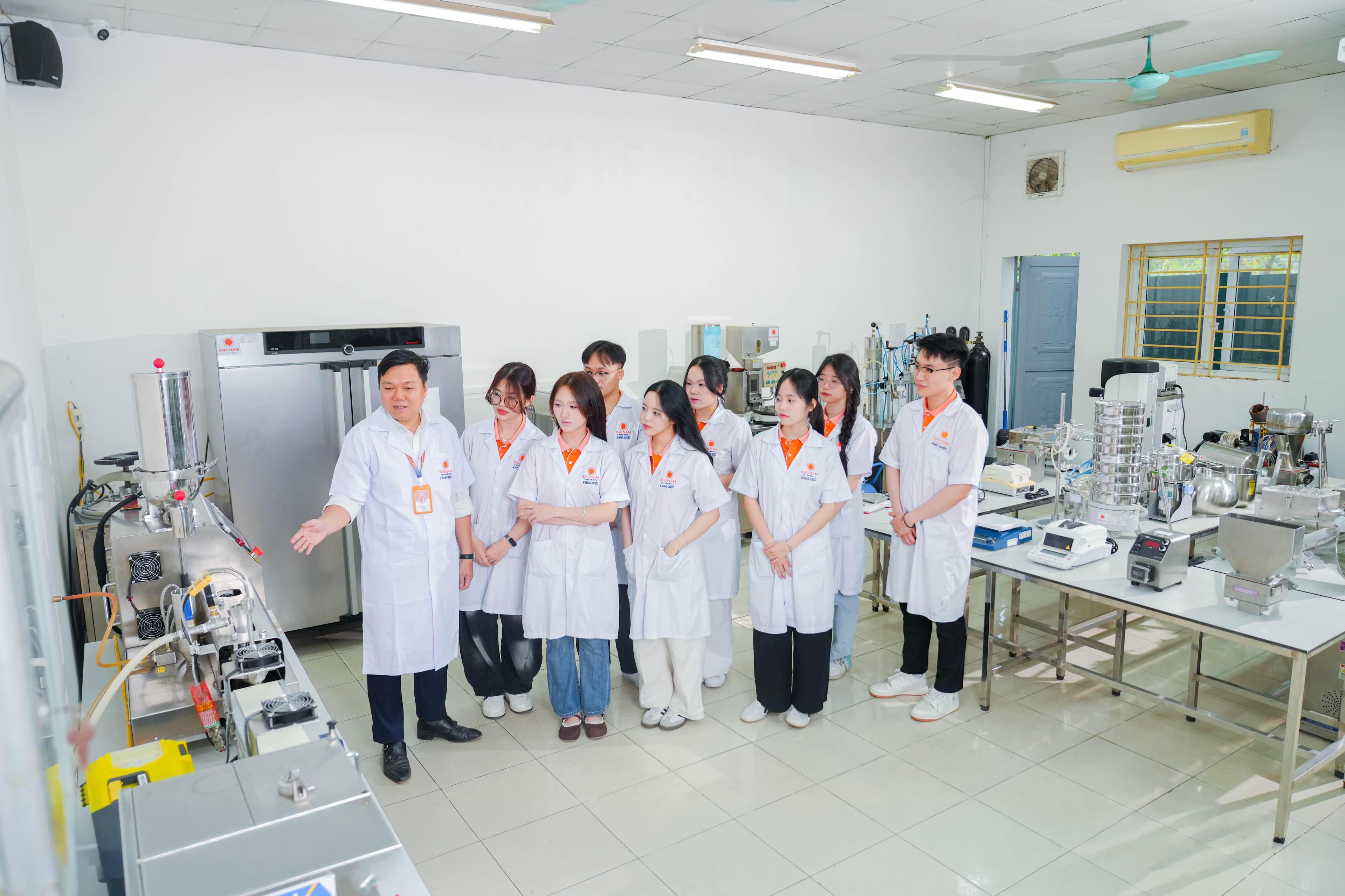 Medical laboratory training at Dai Nam University